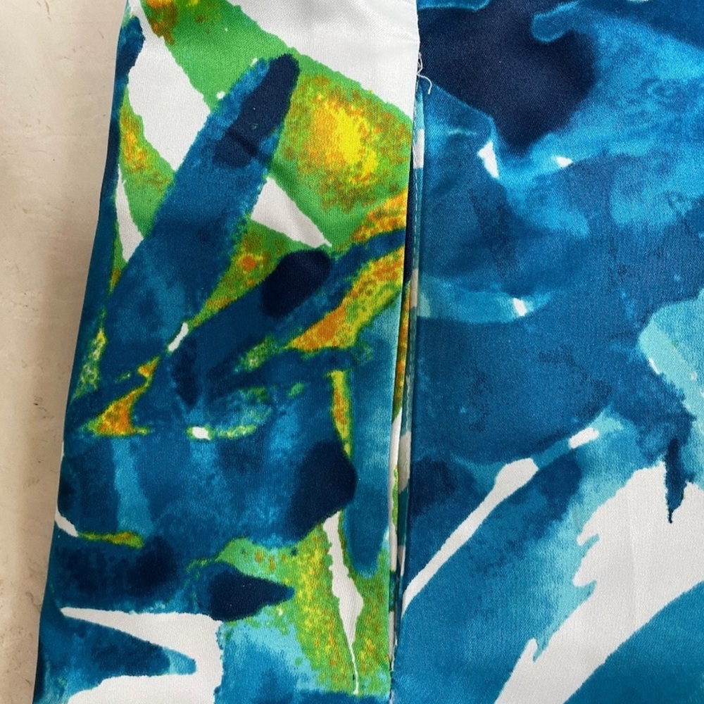NWT NATORI V-NECK SHORT CAFTAN WITH SIDE POCKETS IN COLORFUL TROPICAL LEAF PRINT - Picture 4 of 6